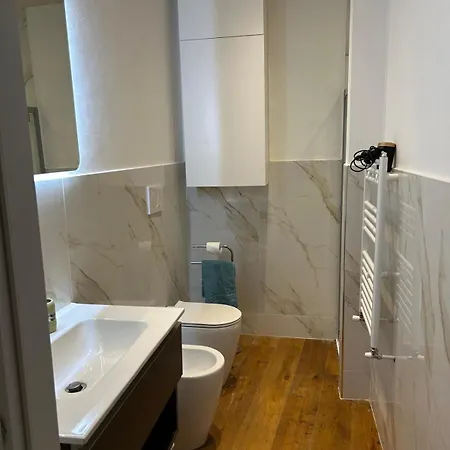 Sapri Second Floor No Lift Affittacamere